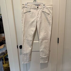 Cabi Ladies Skinny White Jeans. Front Zipper Pockets.  Size 12, Waist 18”
